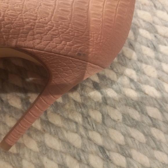 Charles and kieth heels dusty pink metalic shift - Picture 2 of 5